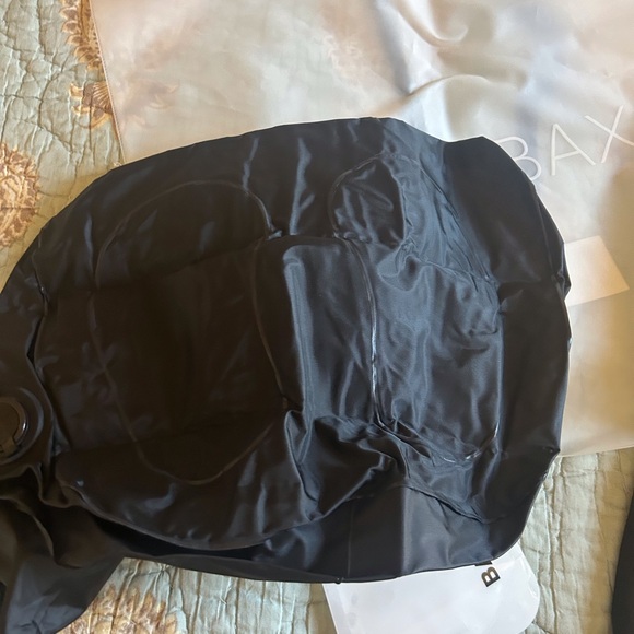 Baubax Women's Black Hooded Travel Vest with accessories - Picture 12 of 15